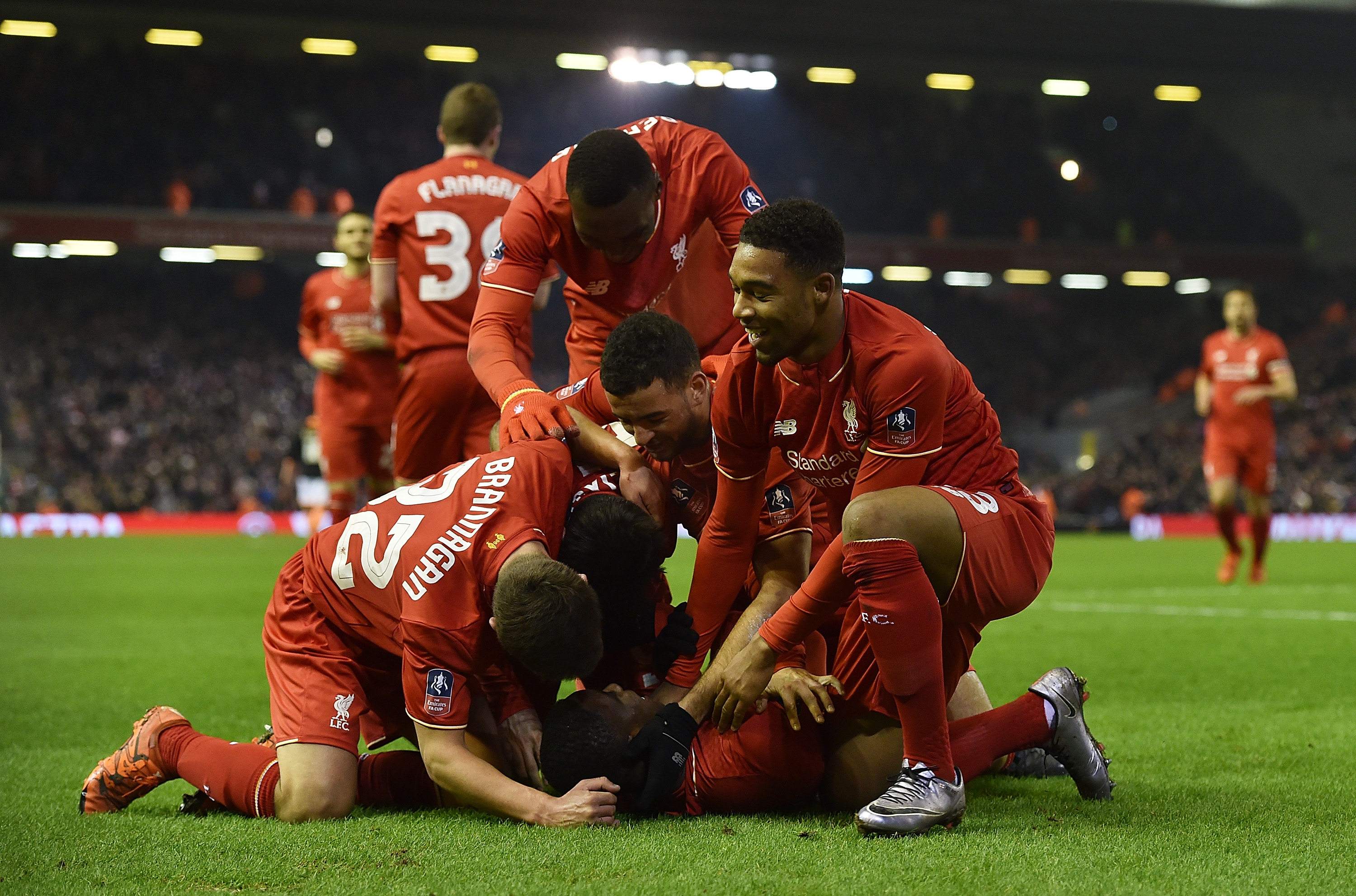 舒梅切尔谈阿诺德被球迷嘘：这不对，他应该受到球迷们的欢迎（舒梅切尔：阿诺德被嘘不妥，球迷本应欢迎他）