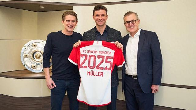 拜仁莱万梅开二度战胜门兴（莱万梅开二度助拜仁力克门兴）