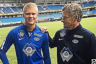 2025中超助攻榜：纳萨里奥、克雷桑9次并列第一，韦世豪8次（2025中超助攻榜：纳萨里奥与克雷桑各9助并列榜首，韦世豪8助紧随其后）