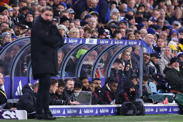 埃芬博格：拜仁前场三人能给卡尔空间，把他与梅西相比没好处（埃芬博格：拜仁锋线三将可为卡尔创造空间，与梅西作比较并无益处）