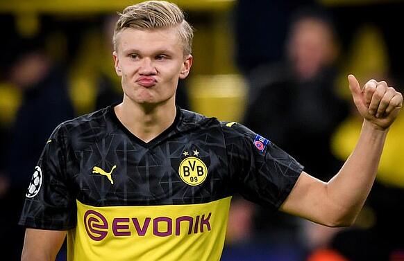 足球英超本轮最佳阵公布，新援发挥亮眼（英超本轮最佳阵容出炉，新援表现抢眼）