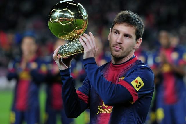 科曼称赞阿尔克马尔19岁中场斯密特：他身上的特质像佩德里（科曼点赞阿尔克马尔19岁新星斯密特：身上有佩德里的影子）