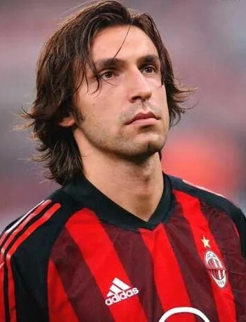 曼城豪取连胜继续领跑（曼城连战连捷稳居榜首）