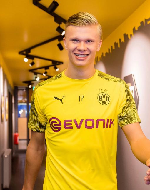 时间线回顾梅西印度行首站闹剧：从球迷夹道欢迎到遭愤怒冲场（从夹道欢迎到愤怒冲场：梅西印度行首站闹剧全程回顾）