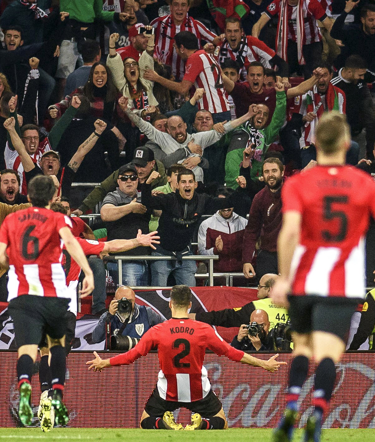 兄弟、搭档和对手——法国乒坛“双子星”的成都秀（从兄弟到对手，法国乒坛双子星上演成都秀）