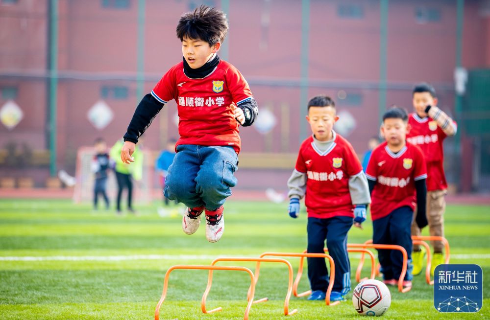 拜仁对阵圣保利全场3次射门中柱：卡尔2次、凯恩1次（拜仁战圣保利全场三度中柱：卡尔两次、凯恩一次）