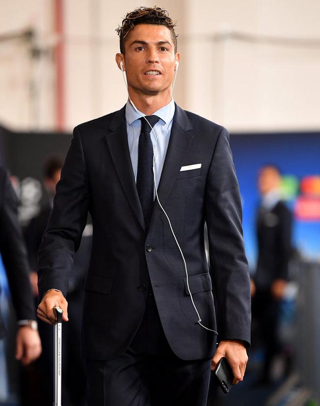 永远的科皇！拜仁在对阵圣保利赛前为科曼补办告别仪式（科皇不说再见！拜仁战圣保利前为科曼补办告别仪式）